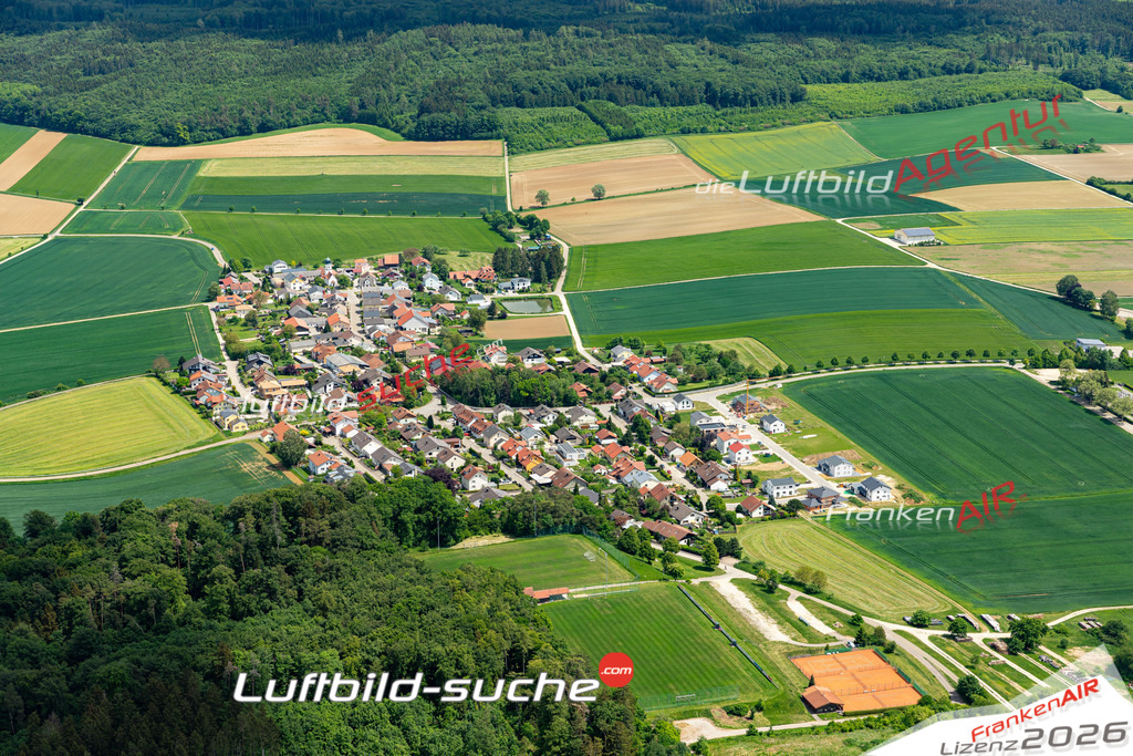Die Luftbildaufnahme Biberg - Kipfenberg wurde 2020 mittels Flugzeug (keine Drohne) erstellt. Perfekte Schärfe und Druck- Ergebnisse- Garantiert!