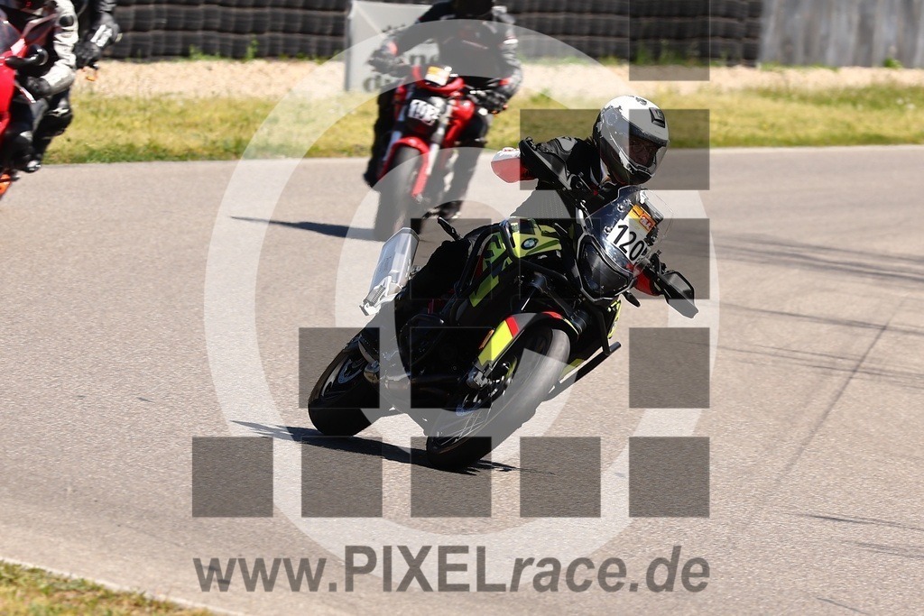 0120-20260426_02774 | Schöne Erinnerungen an spannende Momente - das festzuhalten ist unser Job. PIXELrace.de ist seit 2003 auf den Rennstrecken Europas unterwegs um die Action draußen beim Fahren und die wunderbare Stimmung imm Fahrerlager für euch einzufangen.