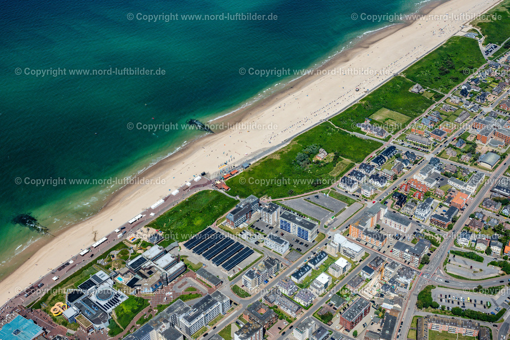 Sylt_Westerland_Surfstrand_ELS_4771210625 | SYLT 13.08.2025 Küsten- Landschaft am Sandstrand und Tetrapoden Küstenschutz im Ortsteil Westerland in Sylt auf der Insel Sylt im Bundesland Schleswig-Holstein, Deutschland. // Coastline on the sandy beach of Tetrapoden Kuestenschutz in the district Westerland in Sylt on Island Sylt in the state Schleswig-Holstein, Germany. Foto: Martin Elsen