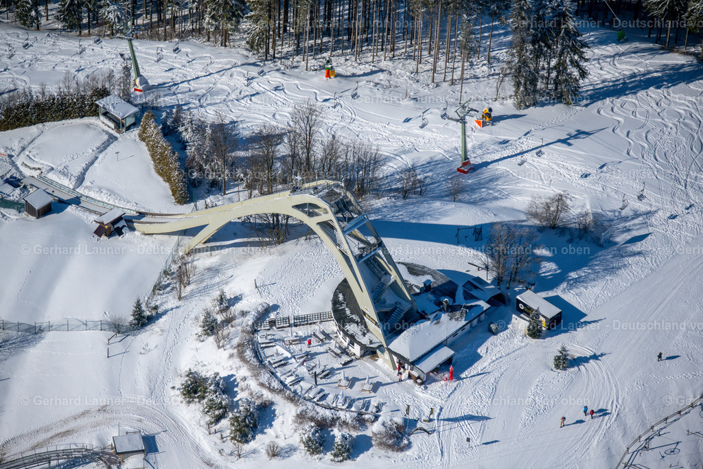 4043603 | WINTERBERG 13.02.2021 Winterlich schneebedeckte " Sankt Georg Sprungschanze " am Rothaarsteig in Winterberg im Sauerland im Bundesland Nordrhein-Westfalen. Weiterführende Informationen bei: Winterberg Touristik und Wirtschaft GmbH. // Wintry snowy the " Sankt Georg ski-jumping " hill in Winterberg at Sauerland in the state North Rhine-Westphalia. Further information at: Winterberg Touristik und Wirtschaft GmbH. Foto: Gerhard Launer