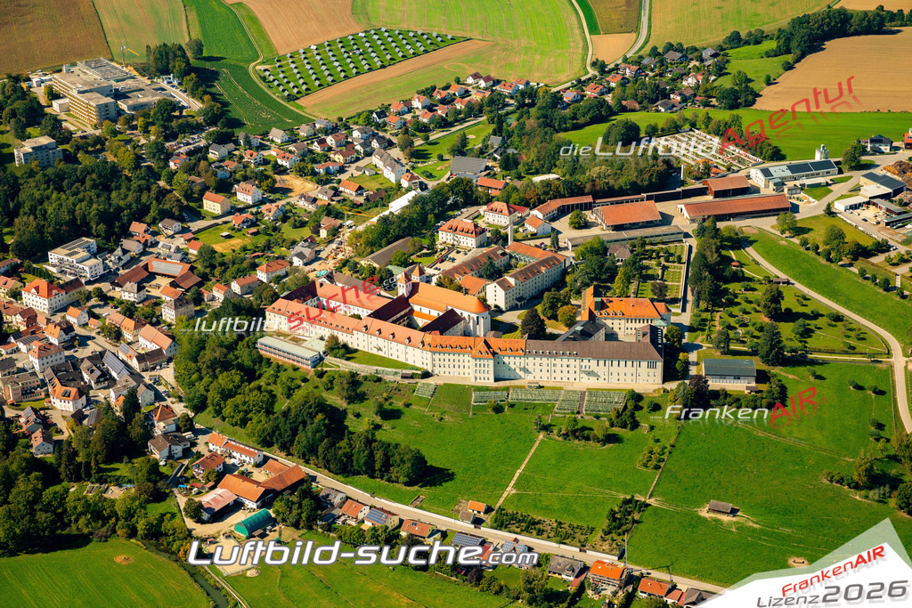 Das Luftbild zeigt : Mallersdorf Mallersdorf-Pfaffenberg - Die Luftaufnahme wurde 2023 vom UL-Flugzeug aus erstellt ( keine Drohne ) - Hochauflösende Luftaufnahme - Für grossformatige Ausdrucke geeignet. Die Geschenkidee !Mit Lizenz und Bildrechte bestellbar