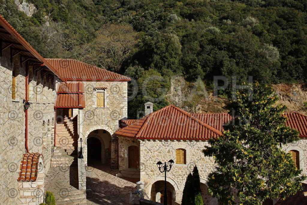 Kloster Giroméri - Iera Moni Giromeriou | Das Kloster „Iera Moni Giromeriou“ liegt in der Präfektur Thesprotia im Nordwesten von Griechenland, rund acht Kilometer von der Stadt Filiates entfernt. Auf der Bergkette Farmakovouni wurde das Kloster Anfang des 14. Jahrhunderts auf einer Höhe von rund 300 Metern gegründet.