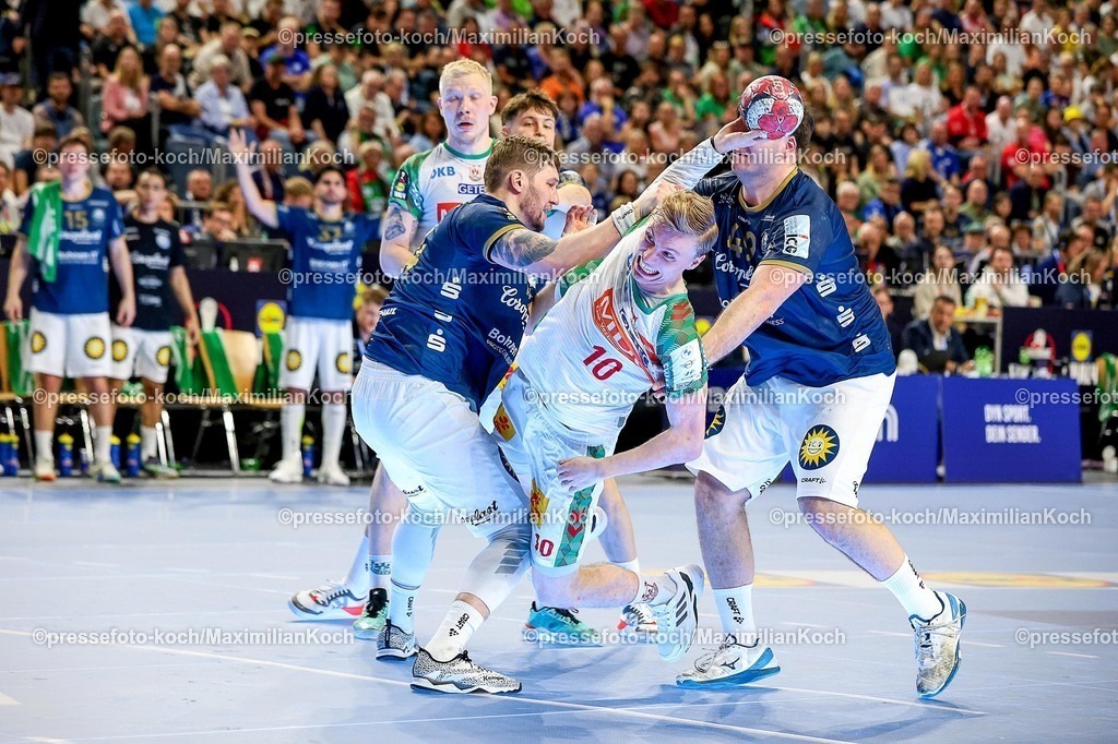 xSSCx18042602065 | 18.04.2026, xsscx, Handball, DHB-Pokal Lidl Final4, Halbfinale, Bergischer HC - SC Magdeburg, Saison 2025 / 2026 Herren, Lanxess Arena, Köln: Elias Scholtes (Bergischer HC #04) im Zweikampf gegen Gisli Kristjansson (SC Magdeburg #10) Photo: xSandraxScherningxPressefotoKochx