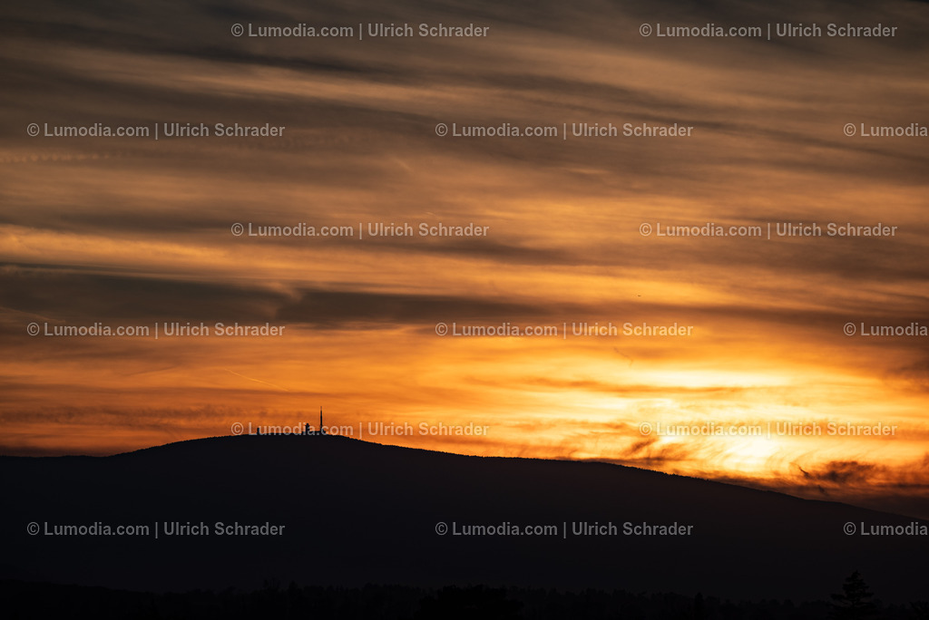 10049-13618 - Brockensilhouette | Stockfoto und Bilderpool mit Bildmaterial aus Deutschland, dem Harz, Halberstadt, Quedlinburg, Wernigerode und weltweit. Qualitativ hochwertige und professionelle Fotos anschauen und kaufen. - Realisiert mit Pictrs.com