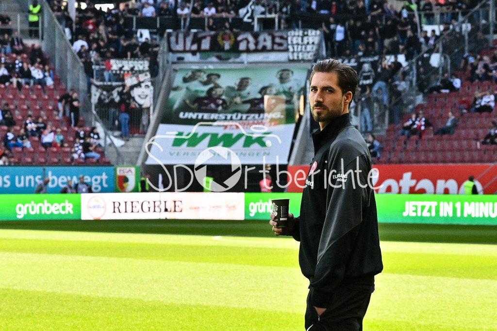 FC Augsburg - SG Eintracht Frankfurt | im Bild Kevin TRAPP (Eintracht Frankfurt 1) vor der Partie in Augsburg / Einzelfoto / Freisteller / Bundesliga: FC Augsburg - Eintracht Frankfurt, WWK Arena am 20.04.2025