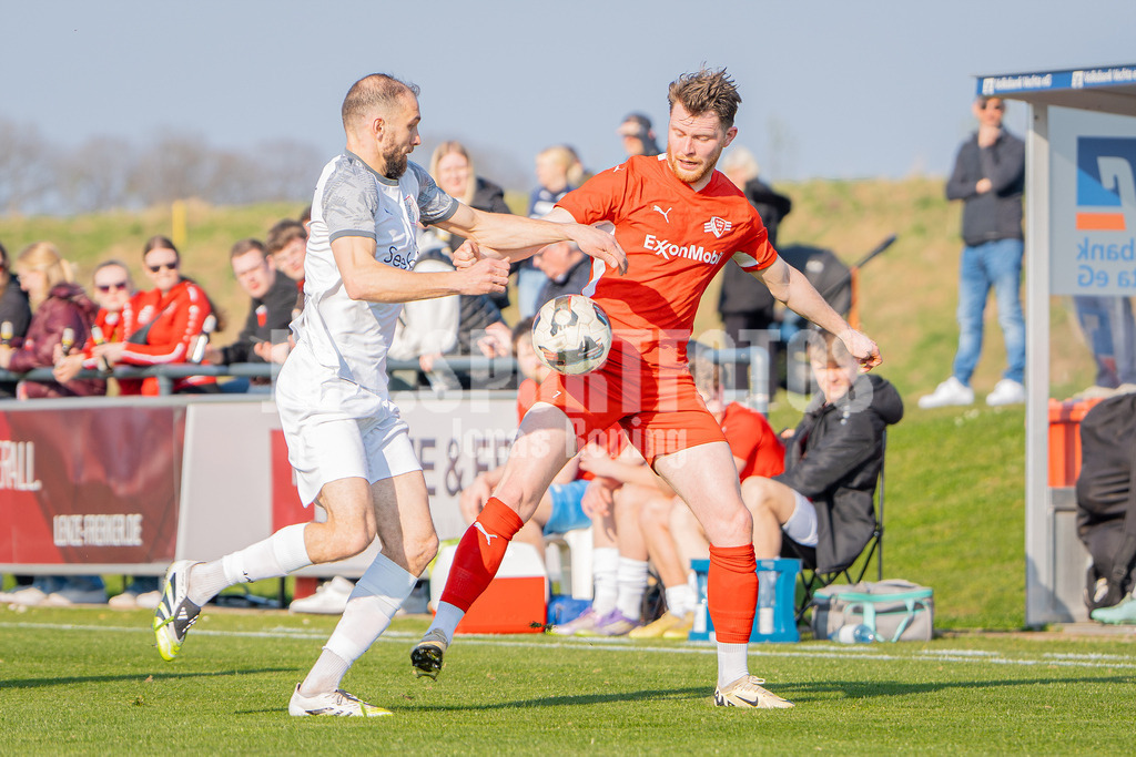 Fußball I Herren I Saison 2025-2026 I Bezirksliga Weser-Ems 4 I 24. Spieltag I VFL Oythe - SV Thüle I 220044.03.2026 | jns.sportfotos - Realisiert mit Pictrs.com