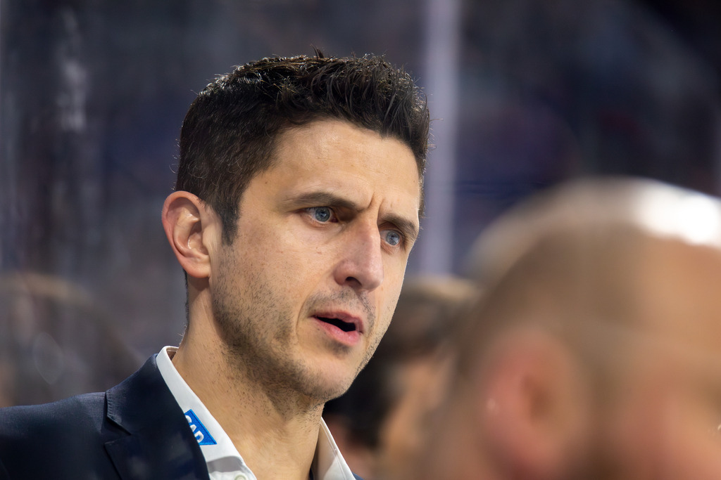 Co-Trainer Marcel Goc (Adler Mannheim) am 41. Spieltag der Saison 2023/2024 der DEL (Deutsche Eishockey Liga) beim Spiel gegen Iserlohn Roosters | Co-Trainer Marcel Goc (Adler Mannheim) am 41. Spieltag der Saison 2023/2024 der DEL (Deutsche Eishockey Liga) beim Spiel gegen Iserlohn Roosters - Realisiert mit Pictrs.com