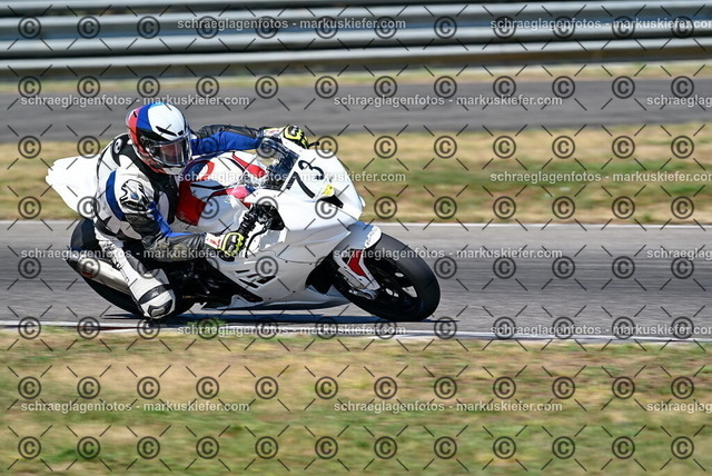 26bt04-0602 | markuskiefer.com - Realisiert mit Pictrs.com