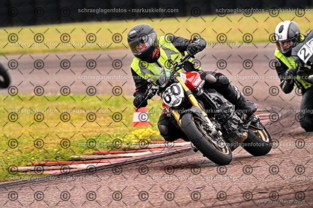 25bt02-0119 | markuskiefer.com - Realisiert mit Pictrs.com