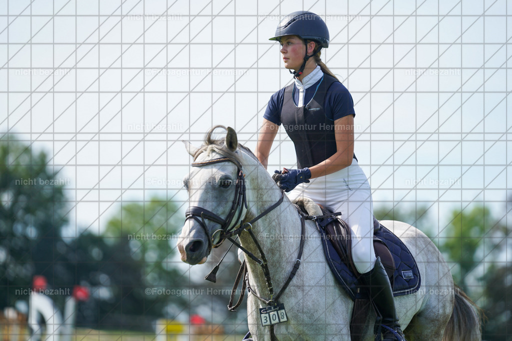20230917-FAH09594 | Landsberg am Lech, 2023, Kaufbeuren, Kempten, Allgäu, Turnierfotografen Bayern, Fotoagentur Herrmann, Turnierbilder, Reitsport Fotos, Pferdefotograf, Augsburg, Bad Tölz, Dachau, Karlsfeld, Memmingen, Buchloe, Schwabmünchen
