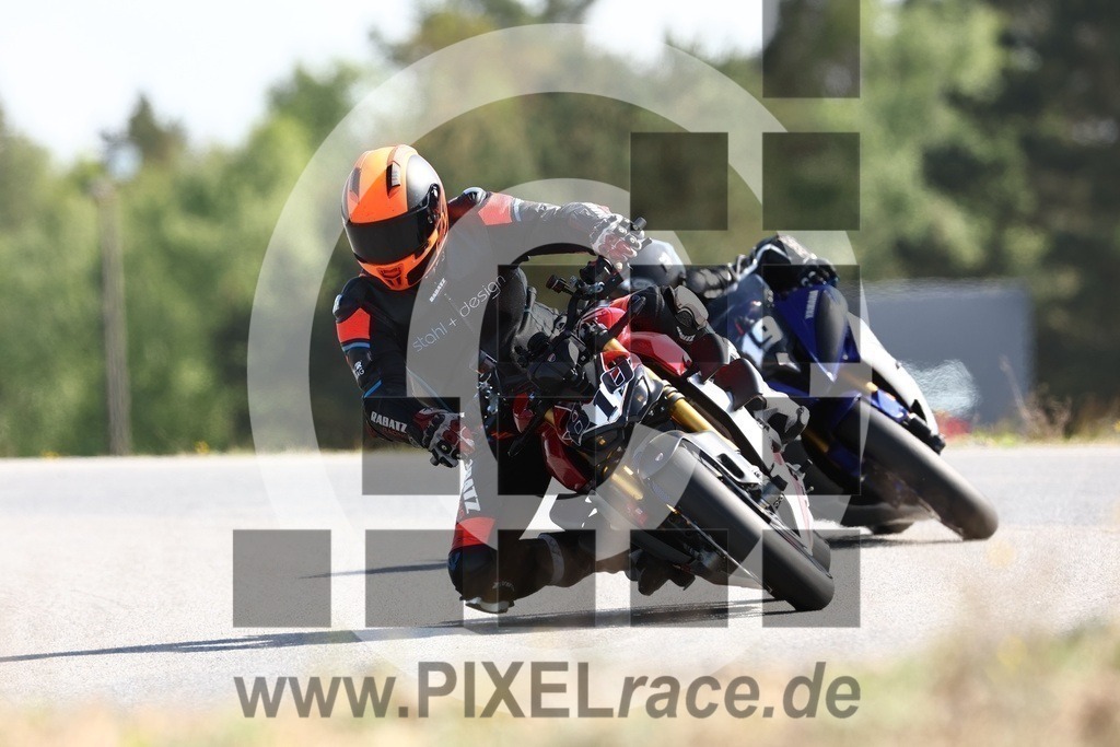 0810-20240502_01318 | Schöne Erinnerungen an spannende Momente - das festzuhalten ist unser Job. PIXELrace.de ist seit 2003 auf den Rennstrecken Europas unterwegs um die Action draußen beim Fahren und die wunderbare Stimmung imm Fahrerlager für euch einzufangen.
