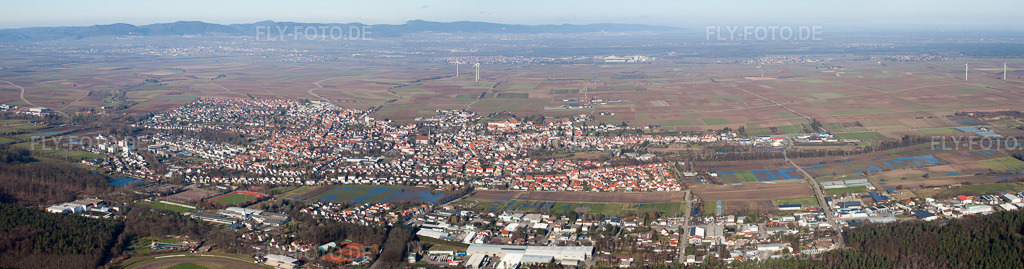 Luftbild: Panorama in Herxheim bei Landau im Bundesland Rheinland-Pfalz in Deutschland. Foto: IMG_36725-Bearbeitet.jpg vom 16.01.2011 durch Werner Riehm/FLY-FOTO.deAuflösung des Originals: 11173 x 2930 px