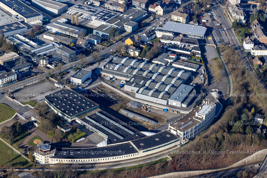 Luftbild Velbert-8663 | Luftbildfotografie Gebäude und Produktionshallen auf dem Fabrikgelände " SEBO Stein & Co. GmbH " an der Wülfrather Straße in Velbert im Ruhrgebiet im Bundesland Nordrhein-Westfalen, Deutschland - Realisiert mit Pictrs.com