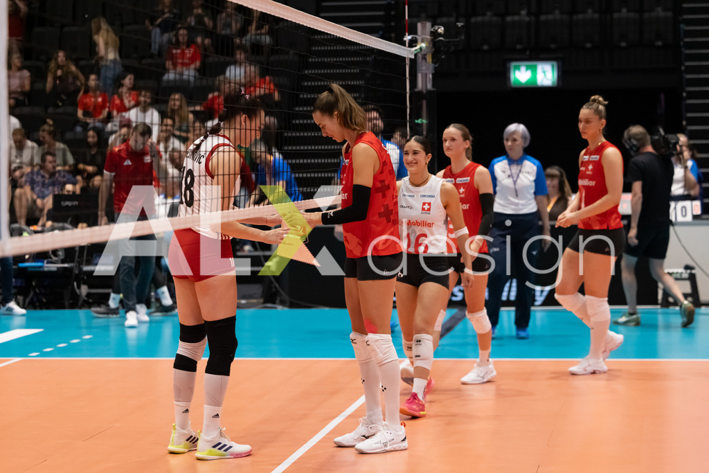 Austria v Switzerland - CEV European League Women | KRIENS, SWITZERLAND - JUNE 14: Handshake before the match at the CEV European League match between Austria and Switzerland at Pilatus Arena on June 14, 2026 in Kriens, Switzerland. - Realisiert mit Pictrs.com