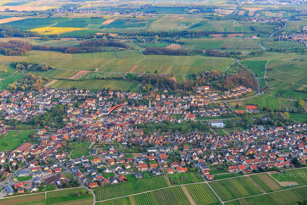 Ortsansicht aus Norden | Luftbild: Ortsansicht aus Norden in Klingenmünster im Bundesland Rheinland-Pfalz in Deutschland. Foto: IMG_106872.jpg vom 21.04.2018 durch Werner Riehm/FLY-FOTO.de - Realisiert mit Pictrs.com