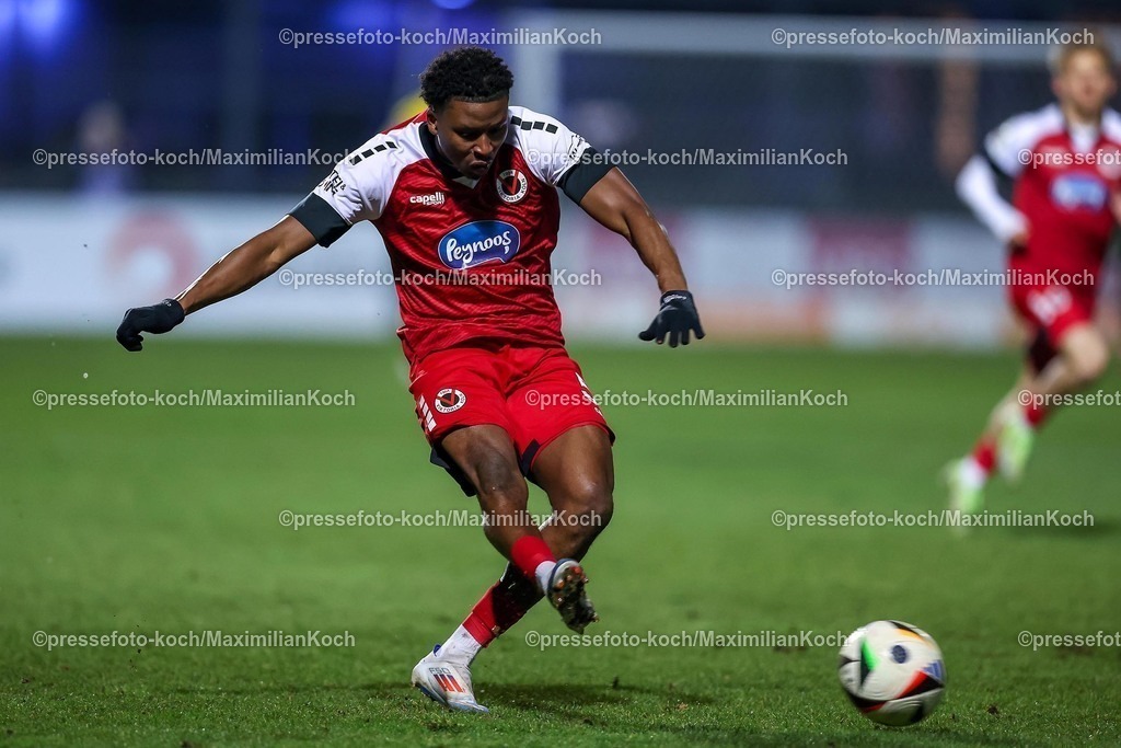 FCVK14022502163 | 14.02.2025, Fußball, FC Viktoria Köln – Alemannia Aachen, 3.Liga, Sportpark Höhenberg, Saison 2024 2025: Sidny Lopes Cabral (Viktoria Köln #5)DFB regulations prohibit any use of photographs as image sequences and or quasi-video.
