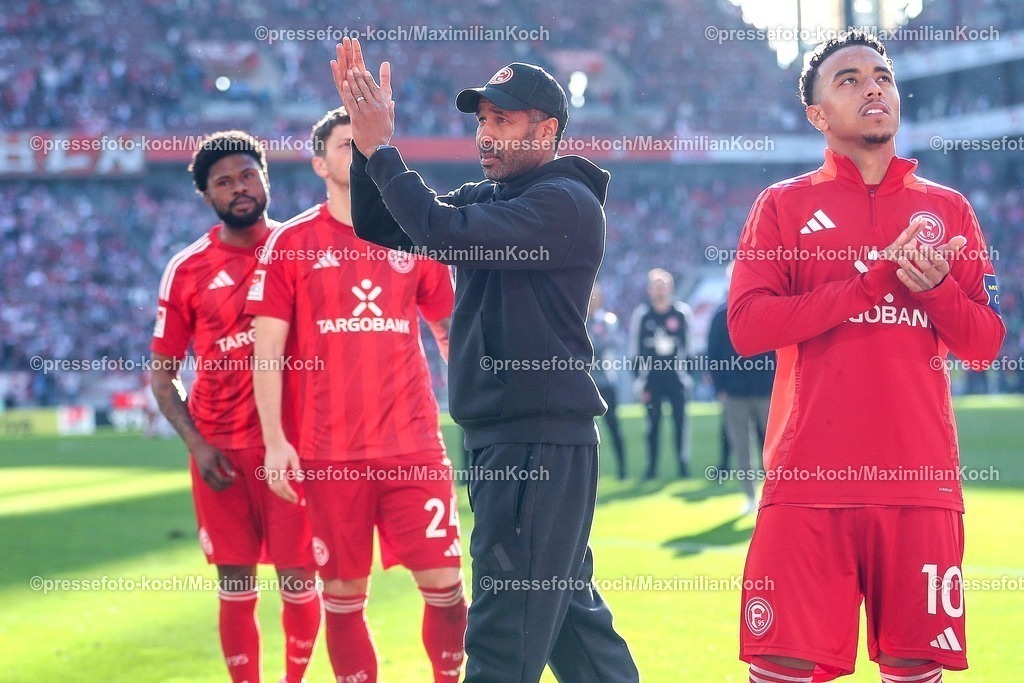 1FC23022501071 | 23.02.2025, Fußball, 1. FC Köln - Fortuna Düsseldorf, 2.. Fußball Bundesliga, 23. Spieltag, RheinEnergie-STADION, Saison 2024 2025: Abschlussjubel nach dem 1:1 - Cheftrainer Daniel Thioune (Trainer Fortuna Düsseldorf)DFB regulations prohibit any use of photographs as image sequences and or quasi-video.