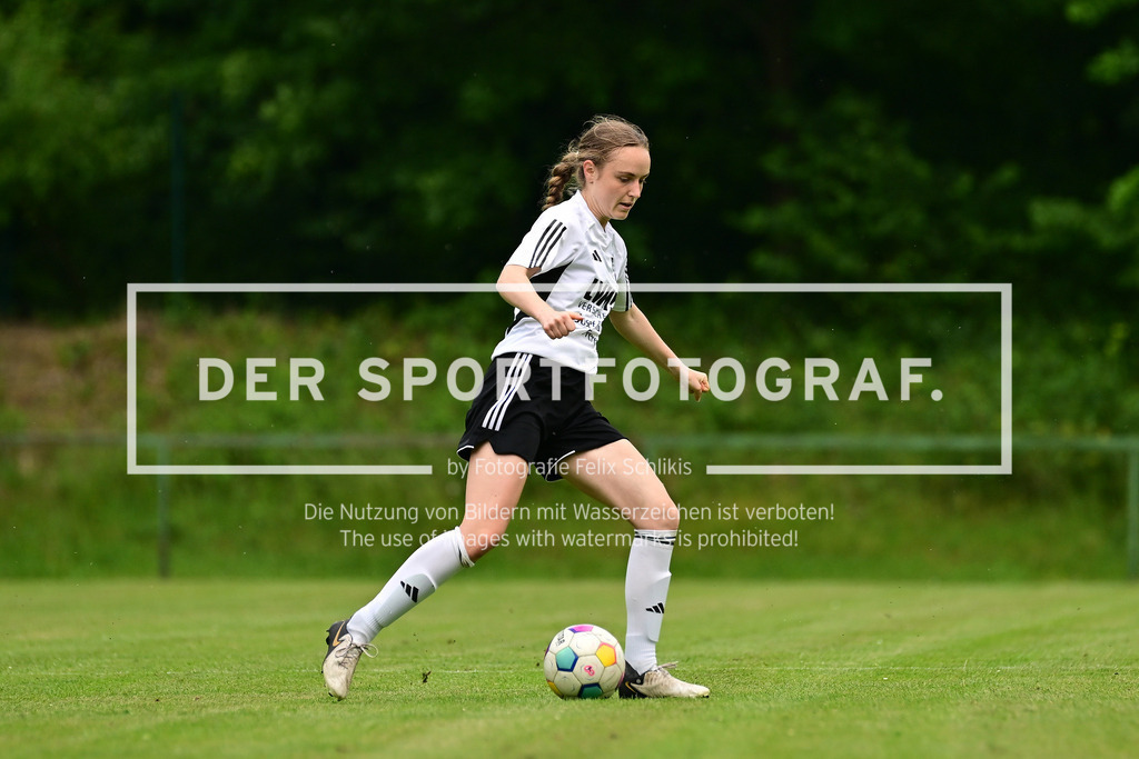 Fußball I Frauen I Saison 2024-2025 I Oberliga I 26. Spieltag I FC Jesteburg-Bendestorf - SV Heidekraut Andervenne I 048169 | Der Sportfotograf. - Realisiert mit Pictrs.com