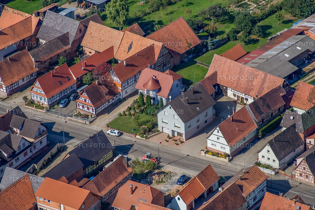 Luftbild: Rue Principale in Niederlauterbach im Bundesland Bas-Rhin in Frankreich. – Foto: IMG_13554.jpg vom 28.09.2008 durch Werner Riehm/FLY-FOTO.de – Auflösung des Originals: 3456 x 2304 px