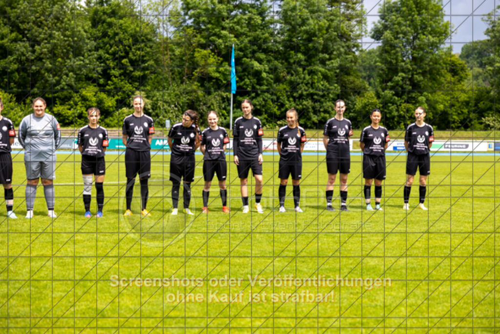 20250529_130002_0300 | #,  SGM Wendlingen-Ötlingen II (blau) vs. 1.FC Donzdorf II (schwarz), Fussball, Frauen-Bezirkspokal Finale Saison 2024/2025, Rasenplatz VfL Stadion Kirchheim, Jesinger Straße 105, 73230 Kirchheim, 29.05.2025 - 13:00 Uhr,Foto: PhotoPeet-Sportfotografie/Peter Harich