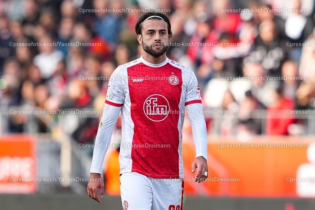 xYDRx18102501188 | 18.10.2025, xydrx, Fußball, 3.Liga, Rot-Weiss Essen - FC Viktoria Köln, Saison 2025 2026, Stadion an der Hafenstraße:  Jose-Enrique Rios Alonso (Rot-Weiss Essen #23)  DFB regulations prohibit any use of photographs as image sequences and or quasi-video.