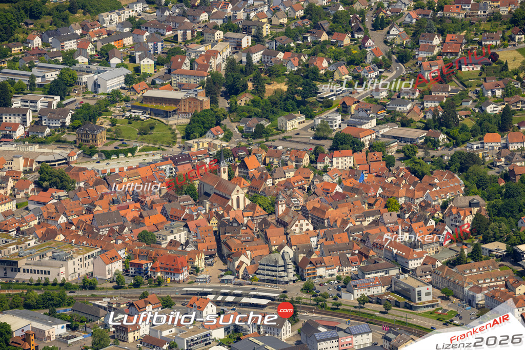 Das Luftbild zeigt Altstadt Mosbach - Die Luftaufnahme wurde 2023 vom UL-Flugzeug aus erstellt ( keine Drohne ) - Hochauflösende Luftaufnahme - Für grossformatige Ausdrucke geeignet. Die Geschenkidee !Mit Lizenz und Bildrechte bestellbar