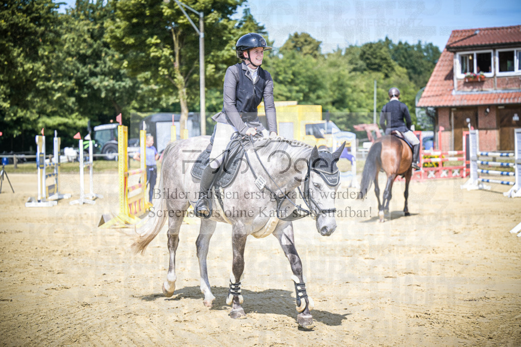 DOS_7809 | Entdecke hochwertige Reitturnierfotos von Foto Oger. Professionell, emotional und authentisch – jetzt Lieblingsmomente im Shop bestellen.Deutschlandweite Turnierfotografie. - Realisiert mit Pictrs.com