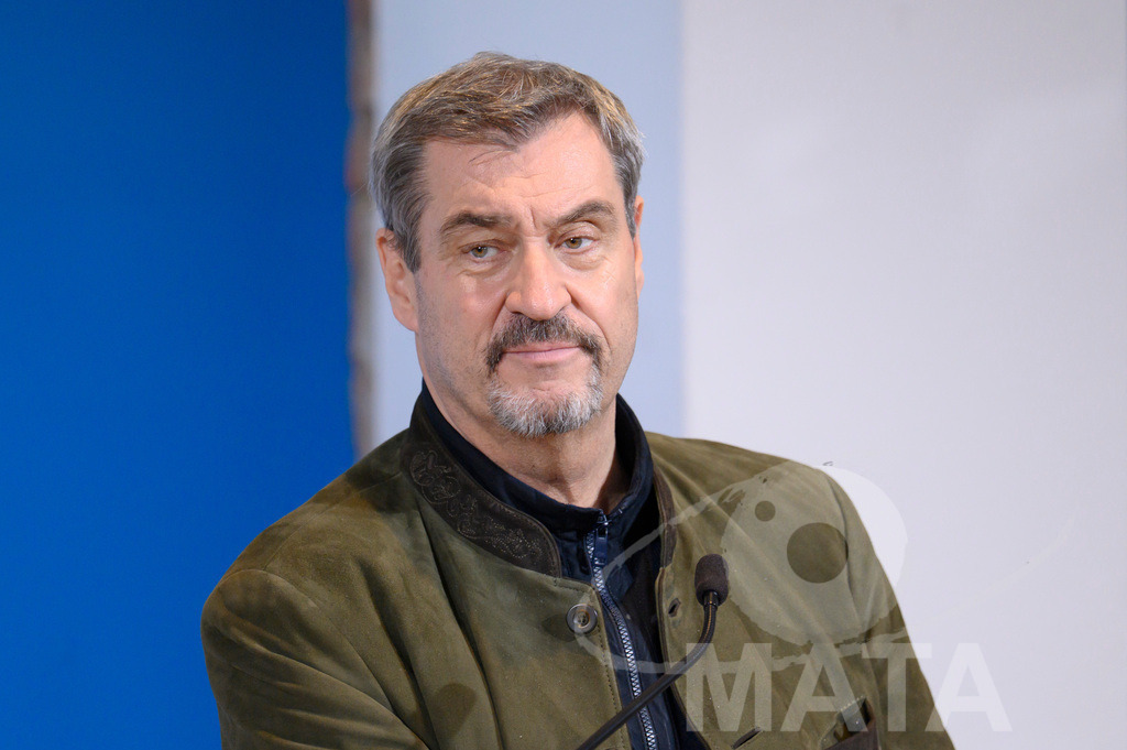 _DWI8120 | Bayerns Ministerpräsident Markus Söder (CSU) bei einer Pressekonferenz im Lokschuppen. Rosenheim, 02.12.2025 Bayern Deutschland - Realisiert mit Pictrs.com