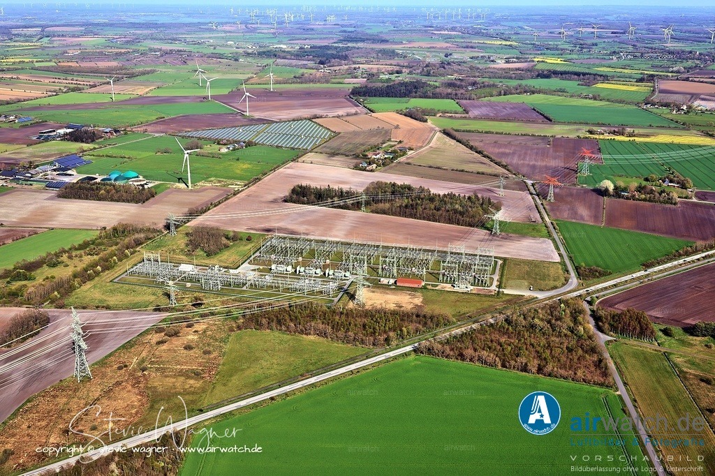 Luftbild Umspannwerk Husum - Horstedt - Schauendahl - Kronenburg -  Lehmkuhlenweg | Allerdings kam es am 2. August 2023 zu einem kurzen Stromausfall in weiten Teilen von Husum, der durch einen Defekt an einem Transformator des Umspannwerkes verursacht wurde.