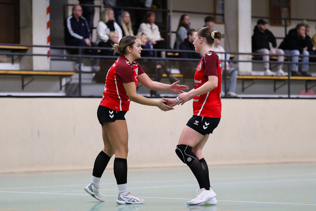 Handball I Damen I Saison 2025-2026 I Verbandsliga Süd I HSG Kalkberg 06 - MTV Dänischenhagen I 14.12.2025.161 | v.l. Melinda Milanovic (17, MTV Dänischenhagen), Laura Warnecke (11, MTV Dänischenhagen) - Realisiert mit Pictrs.com