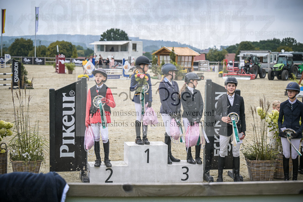 DOS_0140 | Entdecke hochwertige Reitturnierfotos von Foto Oger. Professionell, emotional und authentisch – jetzt Lieblingsmomente im Shop bestellen.Deutschlandweite Turnierfotografie. - Realisiert mit Pictrs.com