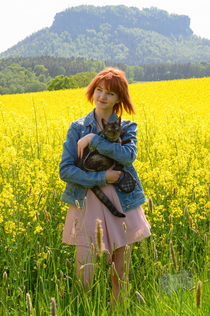 Portraits von Mensch mit seinem besten Freund Frau | Shop für Prints Landschaftsfotografie Sächsische Schweiz Naturfotografie in Thüringen Fotos vom Findlingspark Nochten Kloster Sankt Marienstern Bilder Festung Königstein PanoramaRhododendronpark Kromlau FotogalerSchleswig-Holstein Küstenlandschaften