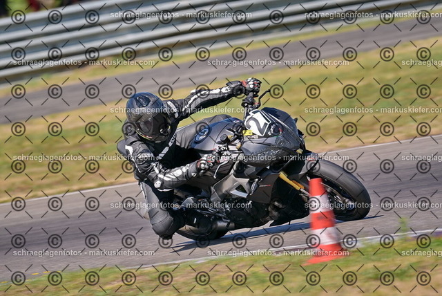 26bt05-0340 | markuskiefer.com - Realisiert mit Pictrs.com