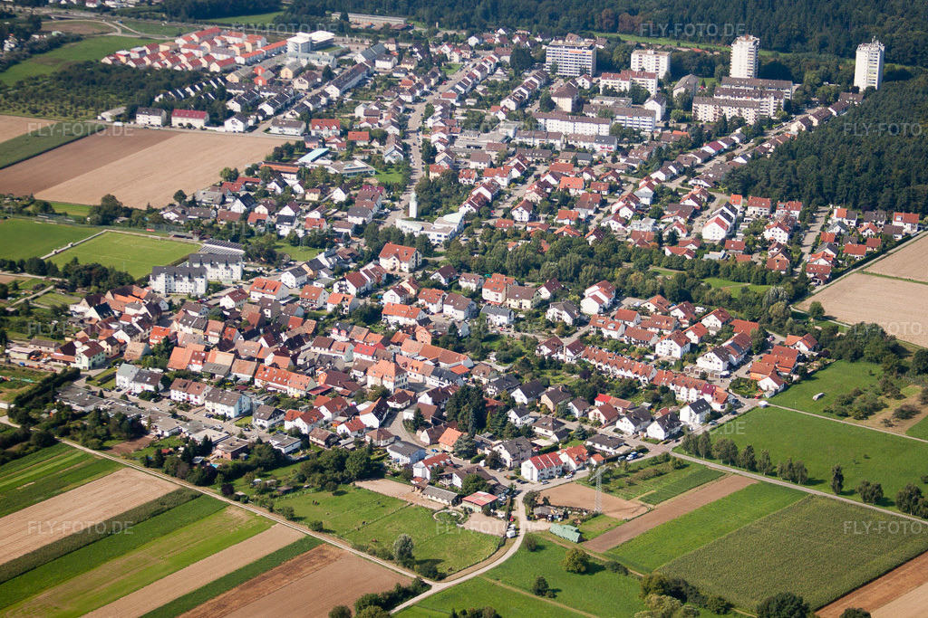Luftbild: Dorf - Ansicht im Ortsteil Büchig in Stutensee im Bundesland Baden-Württemberg in Deutschland. Foto: IMG_33432.jpg vom 05.09.2010 durch Werner Riehm/FLY-FOTO.de