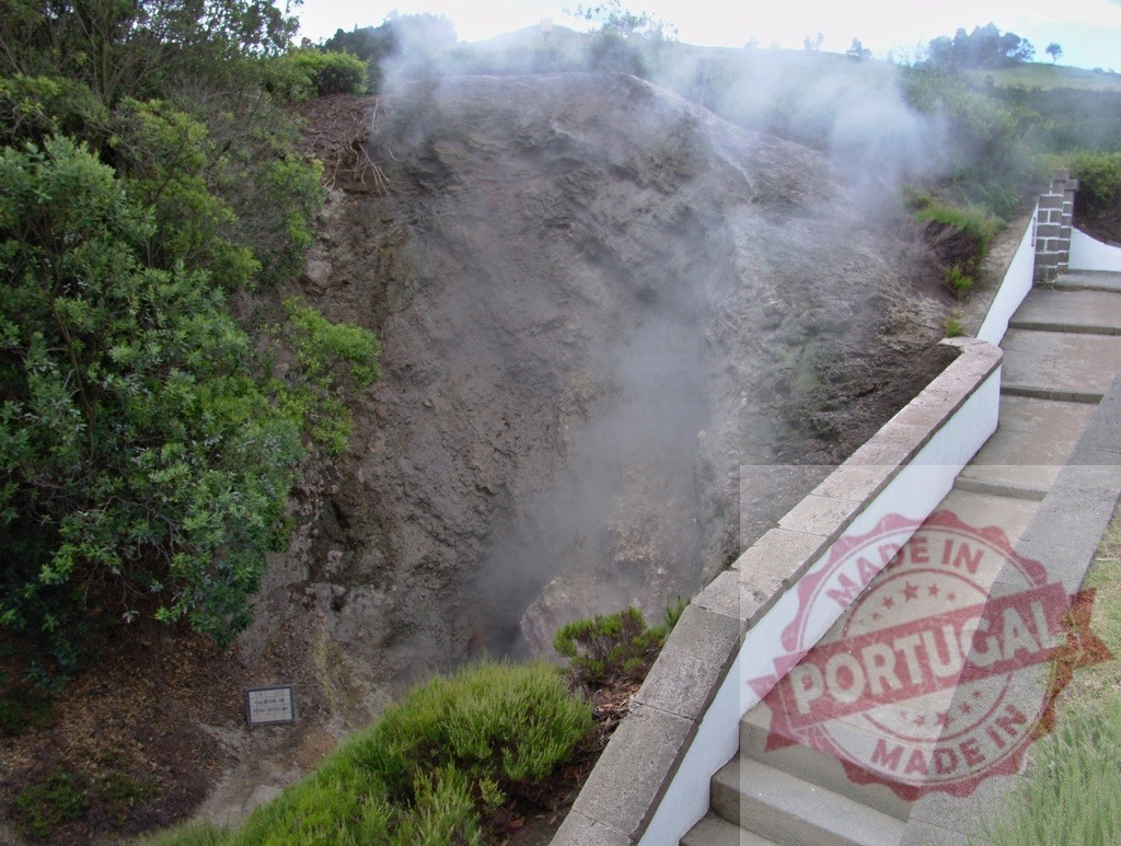 Furnas geothermal valley releasing natural hot steam and fumaroles | Natural hot steam rising from volcanic fumaroles in Furnas valley, São Miguel, Azores - Realized with Pictrs.com