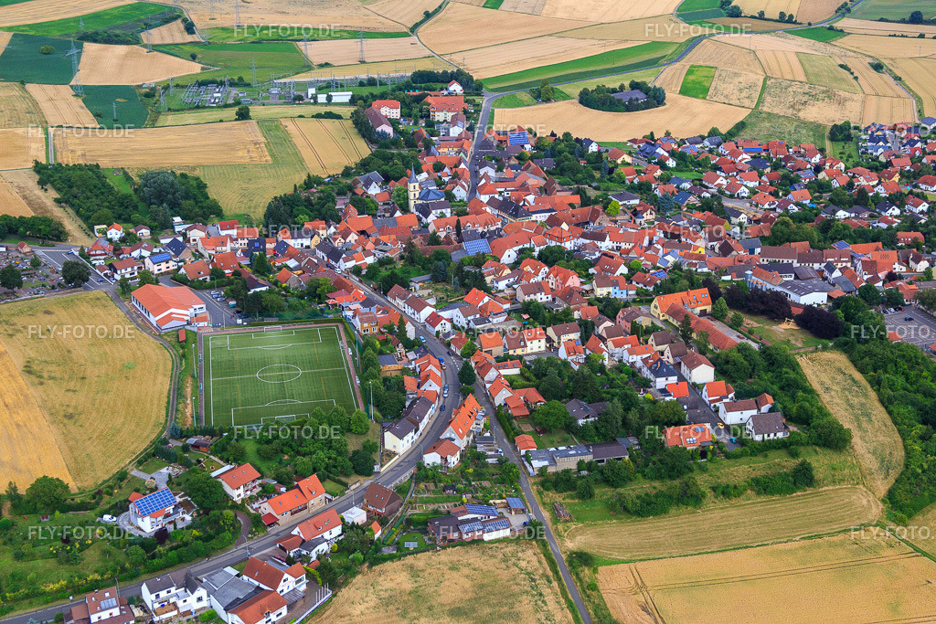 Göllheimer Straße und Kunstrasen-Sportplatz der TSG-Kerzenheim http://tsg-kerzenheim.de/ | Luftbild: Göllheimer Straße und Kunstrasen-Sportplatz der TSG-Kerzenheim http://tsg-kerzenheim.de/ in Kerzenheim im Bundesland Rheinland-Pfalz in Deutschland. Foto: IMG_092092.jpg vom 16.07.2016 durch Werner Riehm/FLY-FOTO.de - Realisiert mit Pictrs.com