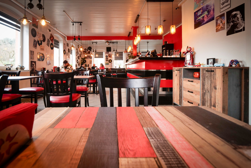 Burger | Ditzingen - Ein neuer Burger in Ditzingen in einer alten verruchten Wirtschaft, Sonii's Burger, Hirschlander Straße 4 - Realisiert mit Pictrs.com