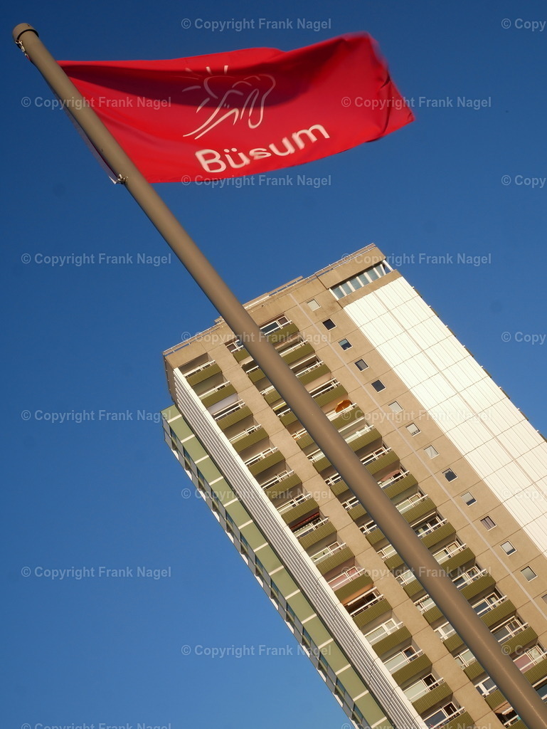 Hochhaus Büsum | Das 85 m hohe Wohnhaus steht an der Nordseeküste in Büsum und wird liebevoll Büsum-Finger genannt - Realisiert mit Pictrs.com