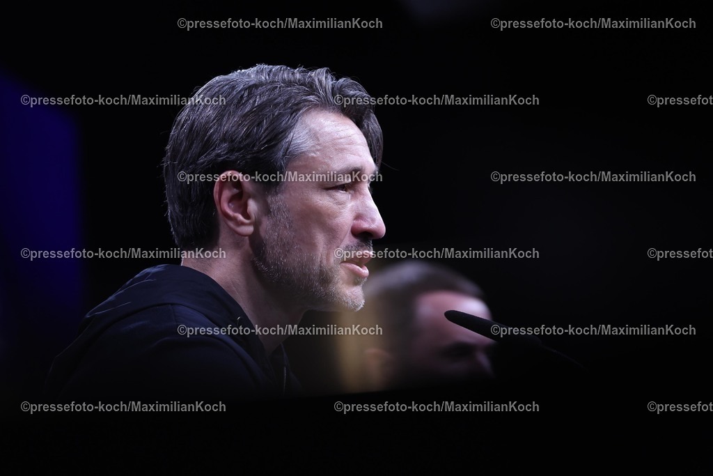UCL1504251123 | 15.04.2025, Fußball, UEFA Champions League, Borussia Dortmund - FC Barcelona, BVB Stadion, Viertelfinale, Saison 2024 2025: Die Trainer bei der Pressekonferenz nach dem Spiel. Trainer Niko Kovac (Cheftrainer BVB) Regulations prohibit any use of photographs as image sequences and or quasi-video.