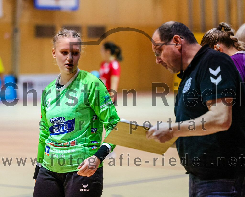 2023-11-04_084_SpVgg_Altenerding_gegen_TV_Altoetting | Erding, Deutschland, 04.11.2023:
Handball, Bezirksoberliga Frauen Altbayern 2023 / 2024, 6. Spieltag, SpVgg Altenerding gegen TV Altötting, Endergebnis: 28:26

Torfrau Lara Kullmann (SpVgg Altenerding, #16)

Foto: Christian Riedel / fotografie-riedel.net