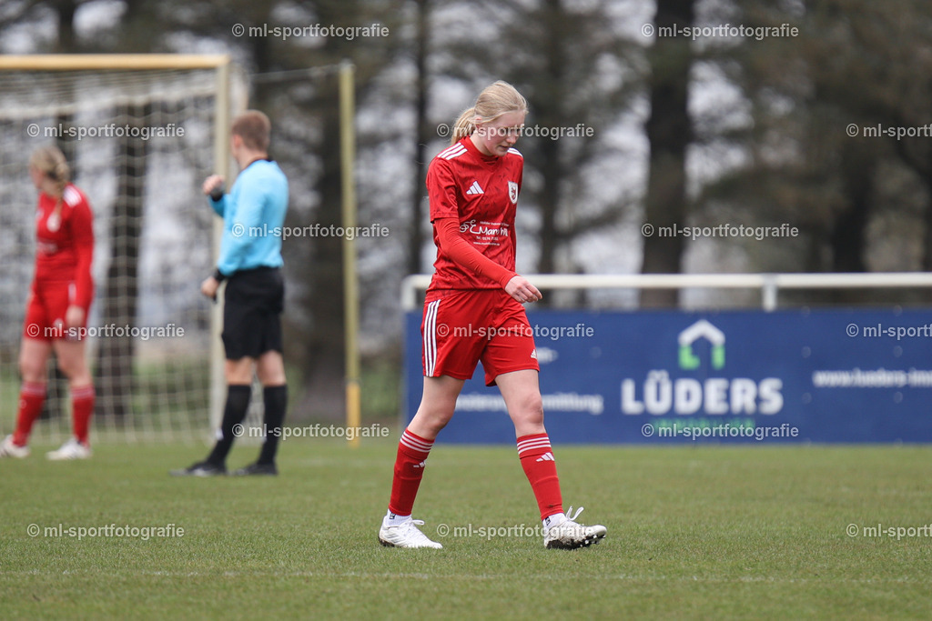 Fußball I Frauen I Saison 2025/2026 I Oberliga Schleswig-Holstein I 14. Spieltag I SV Frisia 03 Risum-Lindholm - SV Wahlstedt | Enttäuschung bei Leonie Walczyk (11, SV Wahlstedt) - Realisiert mit Pictrs.com