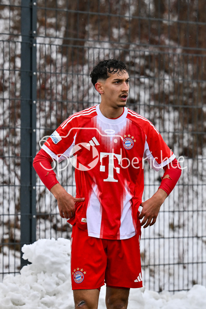 FC Bayern Amateure - SGV Freiberg Fussball | MUNICH, GERMANY - 29. JANUARY: im Bild Mudaser SADAT (FC Bayern München 20) während dem Testspiel zwischen den Amateuren des FC Bayern und dem SGV Freiberg Fussball am FC Bayern Campus