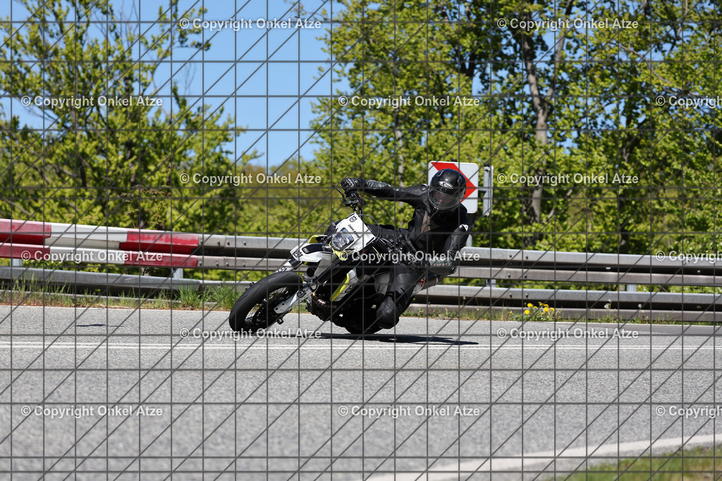 IMG_9636 | Fotograf am Kyffhäuser. Onkel Atze. Kyffhäuser Rennstrecke. Café36. Motorsportfotografie. - Realisiert mit Pictrs.com