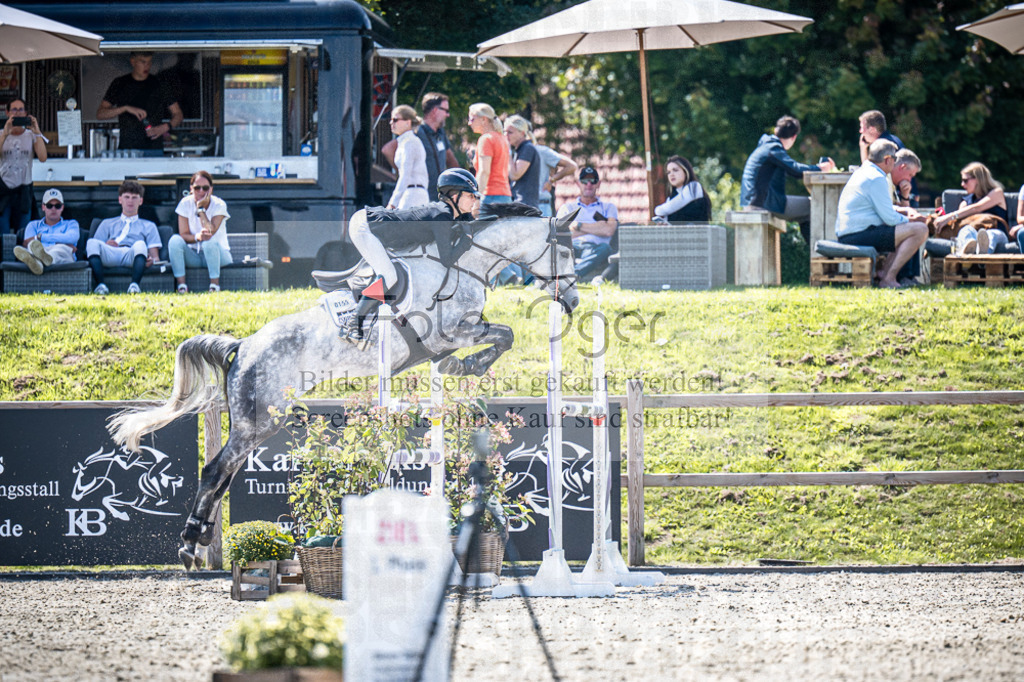 DOS_3899 | Entdecke hochwertige Reitturnierfotos von Foto Oger. Professionell, emotional und authentisch – jetzt Lieblingsmomente im Shop bestellen.Deutschlandweite Turnierfotografie. - Realisiert mit Pictrs.com