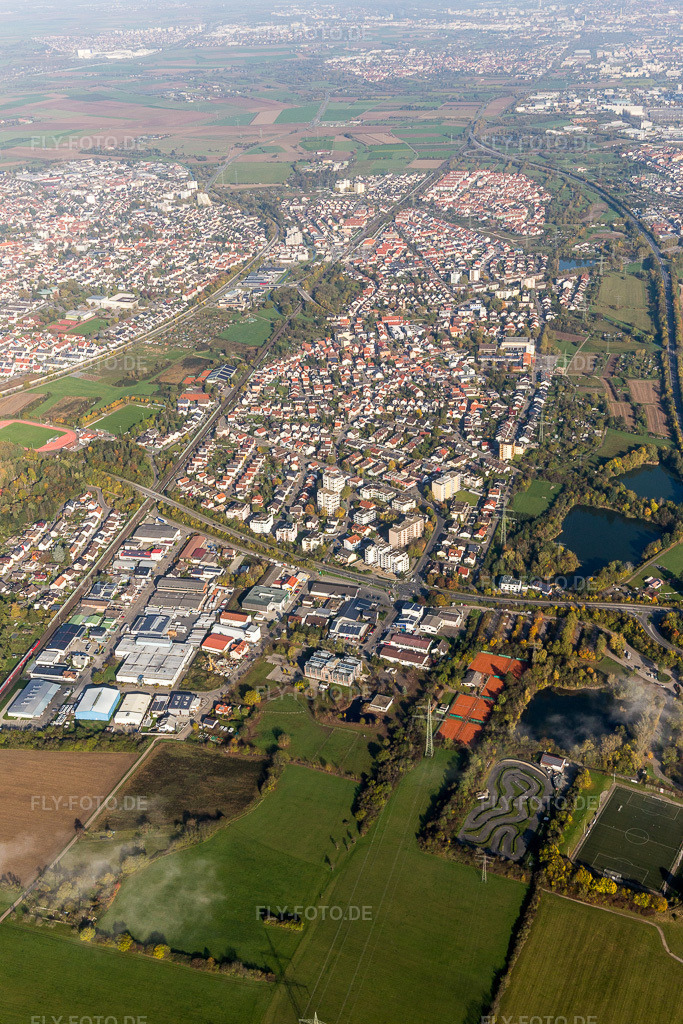 Luftbild: Ortsansicht der Straßen und Häuser der Wohngebiete im Ortsteil Sankt Ilgen in Leimen im Bundesland Baden-Württemberg in Deutschland. Foto: IMG_104137.jpg vom 31.10.2017 durch Werner Riehm/FLY-FOTO.de