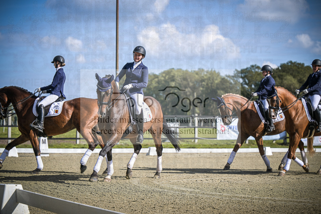 DOS_0075 | Entdecke hochwertige Reitturnierfotos von Foto Oger. Professionell, emotional und authentisch – jetzt Lieblingsmomente im Shop bestellen.Deutschlandweite Turnierfotografie. - Realisiert mit Pictrs.com