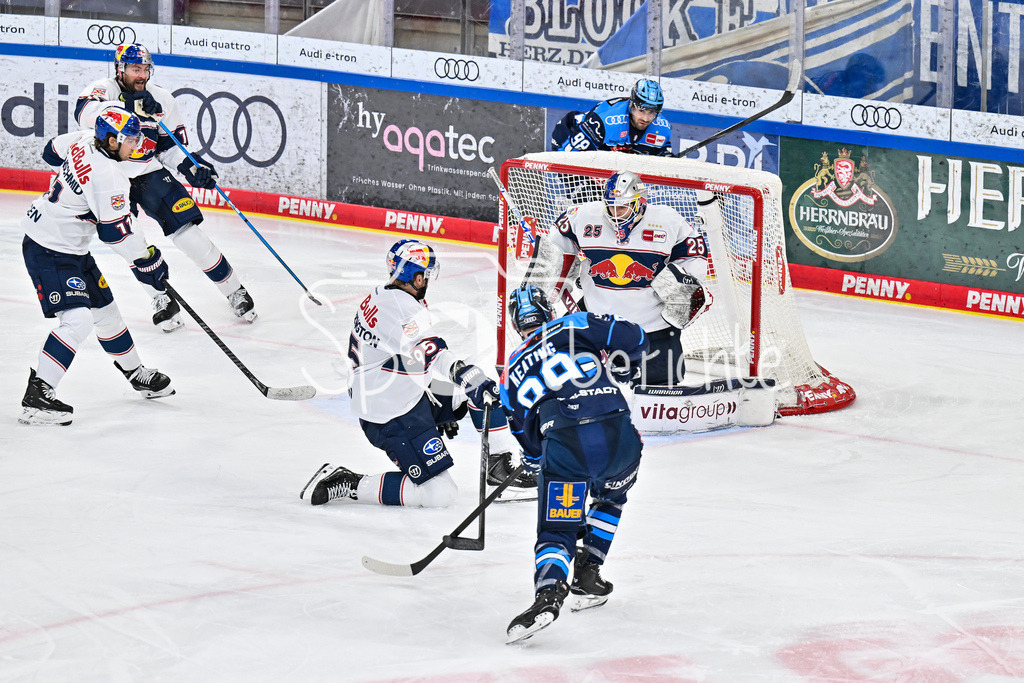 ERC Ingolstadt - EHC RB München | INGOLSTADT, GERMANY - 27. MAERZ: in dieser Szen eerzielt Austen KEATING (ERC Ingolstadt 89) den Anschlusstreffer zum 1-3 / Tor / Torschuetze / Freude / Happy / während dem Match zwischen dem ERC Ingolstadt und dem EHC RB München bei Spiel 2 des DEL Playoff Viertelfinales in der Saturn Arena