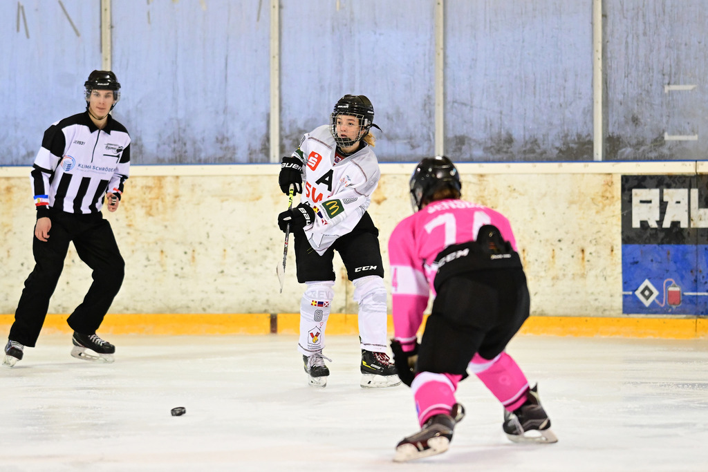 Eishockey I Frauen I Saison 2023-2024 I 1. Frauenliga Nordost I Hamburger SV - REV Bremerhaven | Der Sportfotograf. - Realisiert mit Pictrs.com