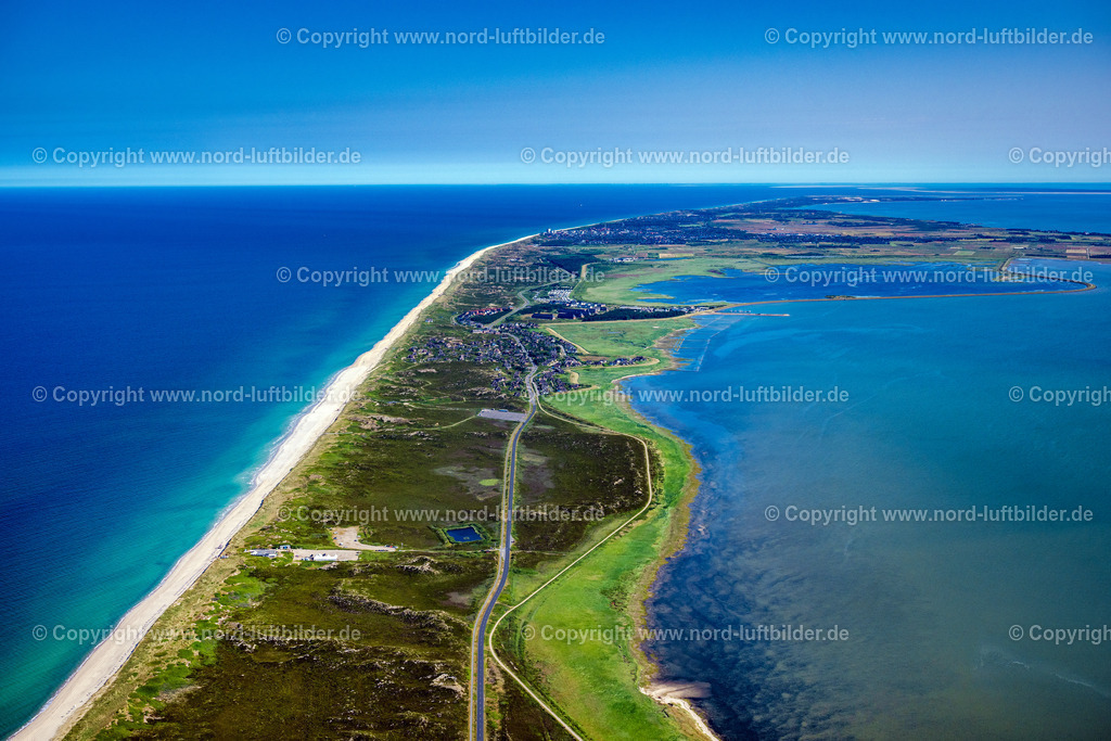 Sylt_Rantum_ELS_3028210625 | SYLT 21.06.2025 Ortsansicht an der Meeres-Küste in Rantum (Sylt) auf der Insel Sylt im Bundesland Schleswig-Holstein, Deutschland. // Townscape on the seacoast in Rantum (Sylt) at the island Sylt in the state Schleswig-Holstein, Germany. Foto: Martin Elsen