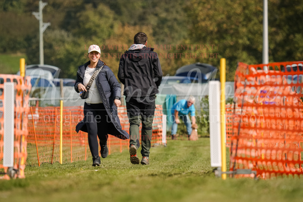 20250928_Hunderennen-270 | MuT (Mensch und Tier) mit Mona - Fotografie und Tierkommunikation - Realisiert mit Pictrs.com